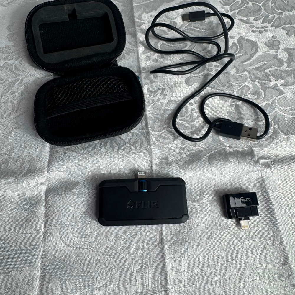 FLIR One Pro iOS Thermal Camera Adapter - Picture 4 of 4